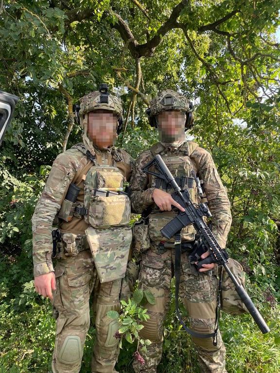 Военный "Тигр" со своим собратьем. Фото: военного