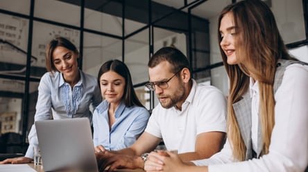 Українці назвали найбільш прийнятний рівень зарплати у 2025 році - 290x160