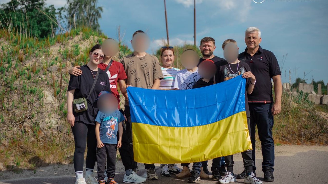 В Україну повернули 13 дітей, яких примусово депортували росіяни