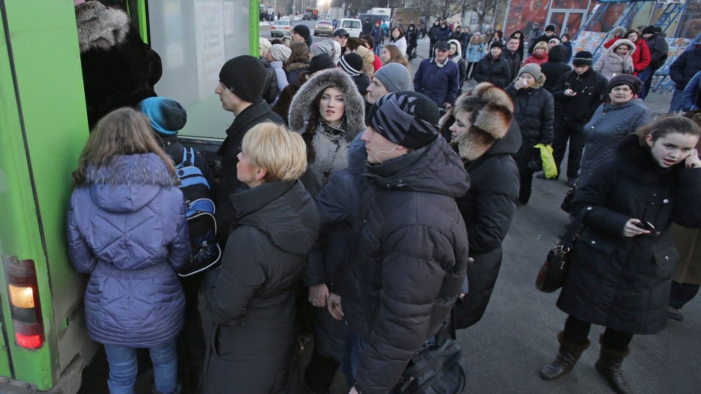 Безплатний проїзд в маршрутці — скільки місць можуть зайняти пільговики в березні 2025