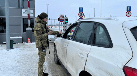 Придется стоять в пробках — очереди на границе Украины - 285x160