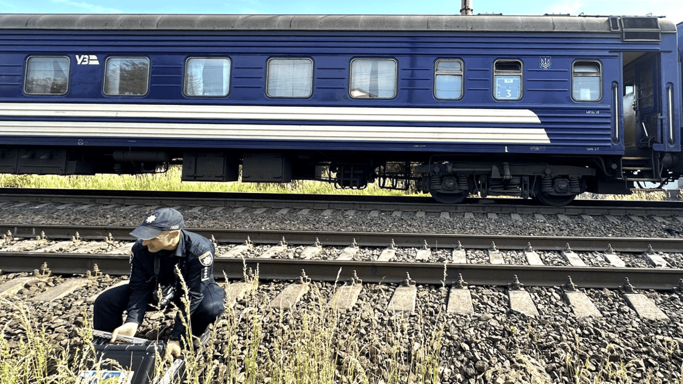 Во Львове 23 мая мужчину сбил поезд, он погиб