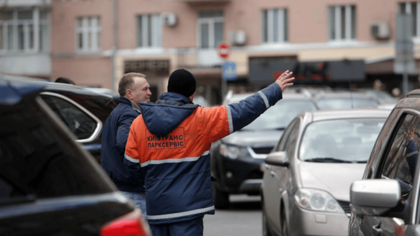 У Києві відновлюється оплата за паркування — відомі суми