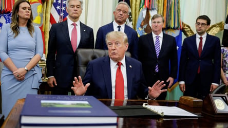 Трамп заблокував CNN, MSNOW та Politico доступ до Білого дому - 290x166