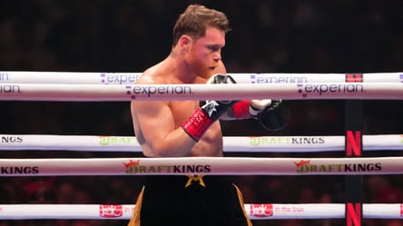 Сауль Альварес считает себя победителем боя с Кроуфордом - 285x160