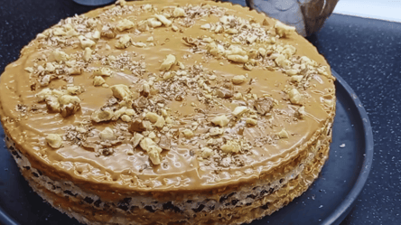 Торт з вафельних коржів "Горішок" — рецепт без випічки - 285x160