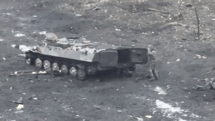 Бійці 47 бригади показали, як FPV-дрон "наздогнав" окупантів - 290x166
