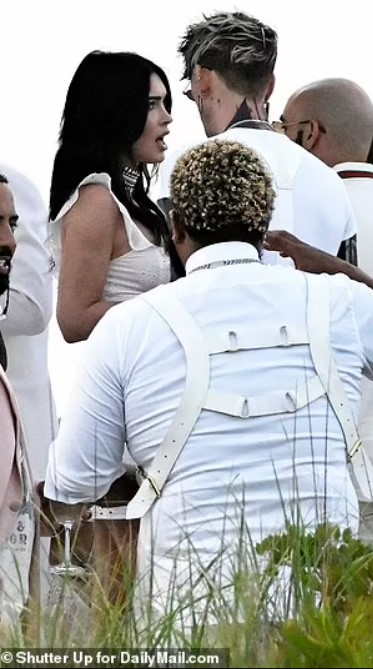 Меган Фокс та Machine Gun Kelly знову з'явились на публіці разом після розриву заручин - фото 3