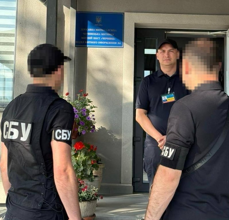 У трьох областях на митницях проводять обшуки