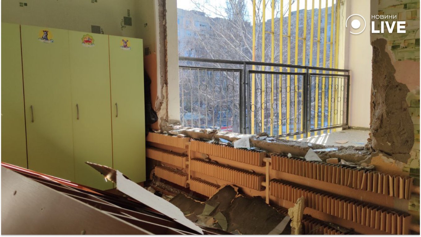 У дитячому садку Одеси ліквідують наслідки нічного обстрілу - фото 3