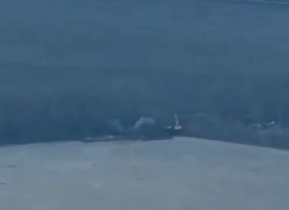 Прикордонники з міномета знищили екскаватор, яким користувалися окупанти