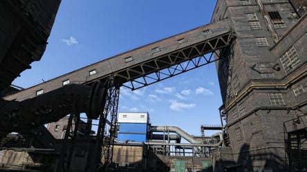 Обстріли та блокада: металургійні комбінати зупиняють виробництво - 285x160