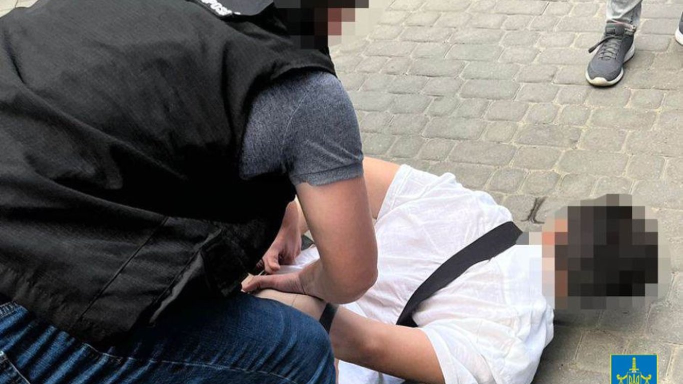 На Львівщині затримали чоловіка, який за 5,5 тис. євро переправляв військовозобов'язаних за кордон