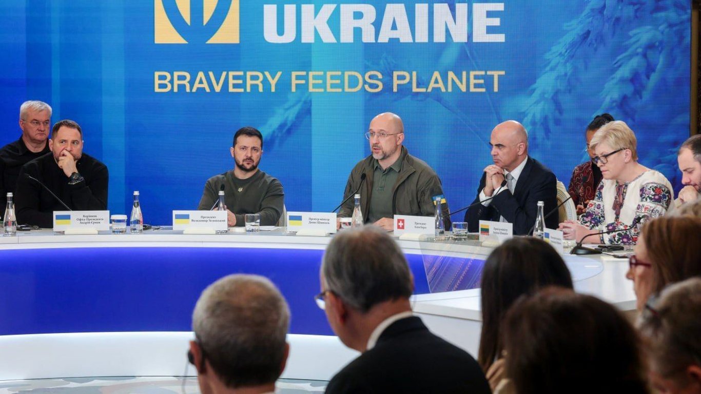 Шмыгаль рассказал, на какую сумму РФ украла украинского зерна