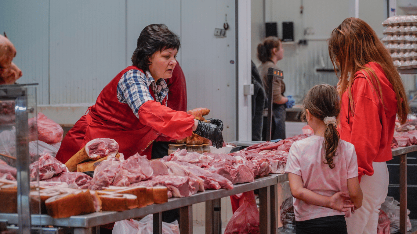 М'ясо та молочні продукти дорожчають — чому зростають ціни в Україні