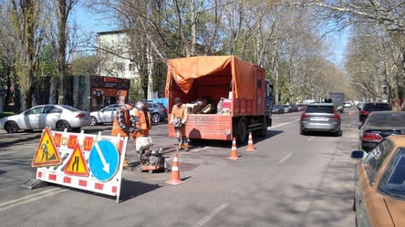 Дорожники Одеси працюють на локаціях: які ділянки доріг водіям краще об’їжджати - 285x160