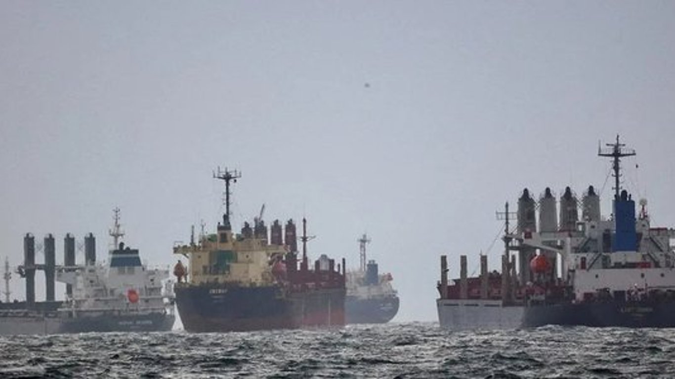 Работа зернового коридора — сколько судов на погрузке в портах Большой Одессы
