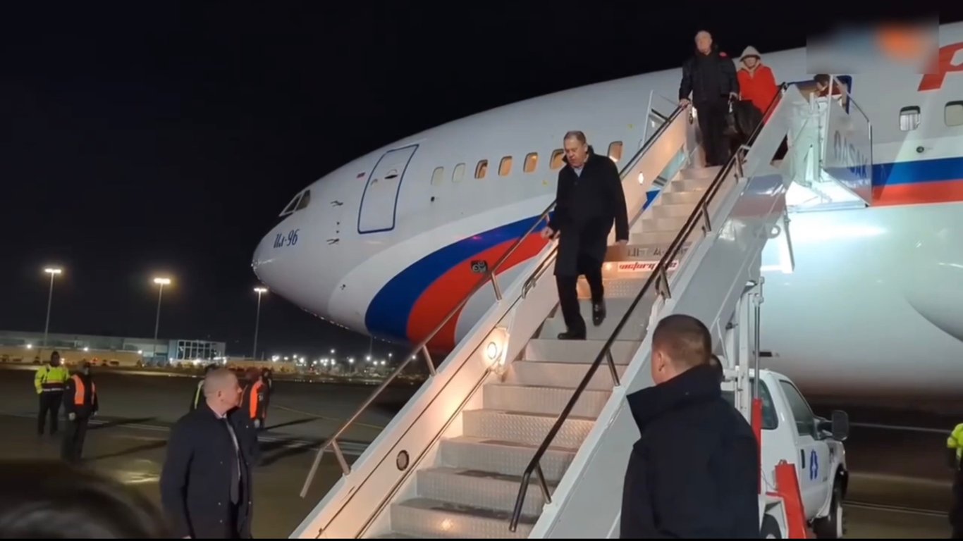 Глава МЗС Росії Лавров летів до США 13 годин — в чому причина довгого польоту