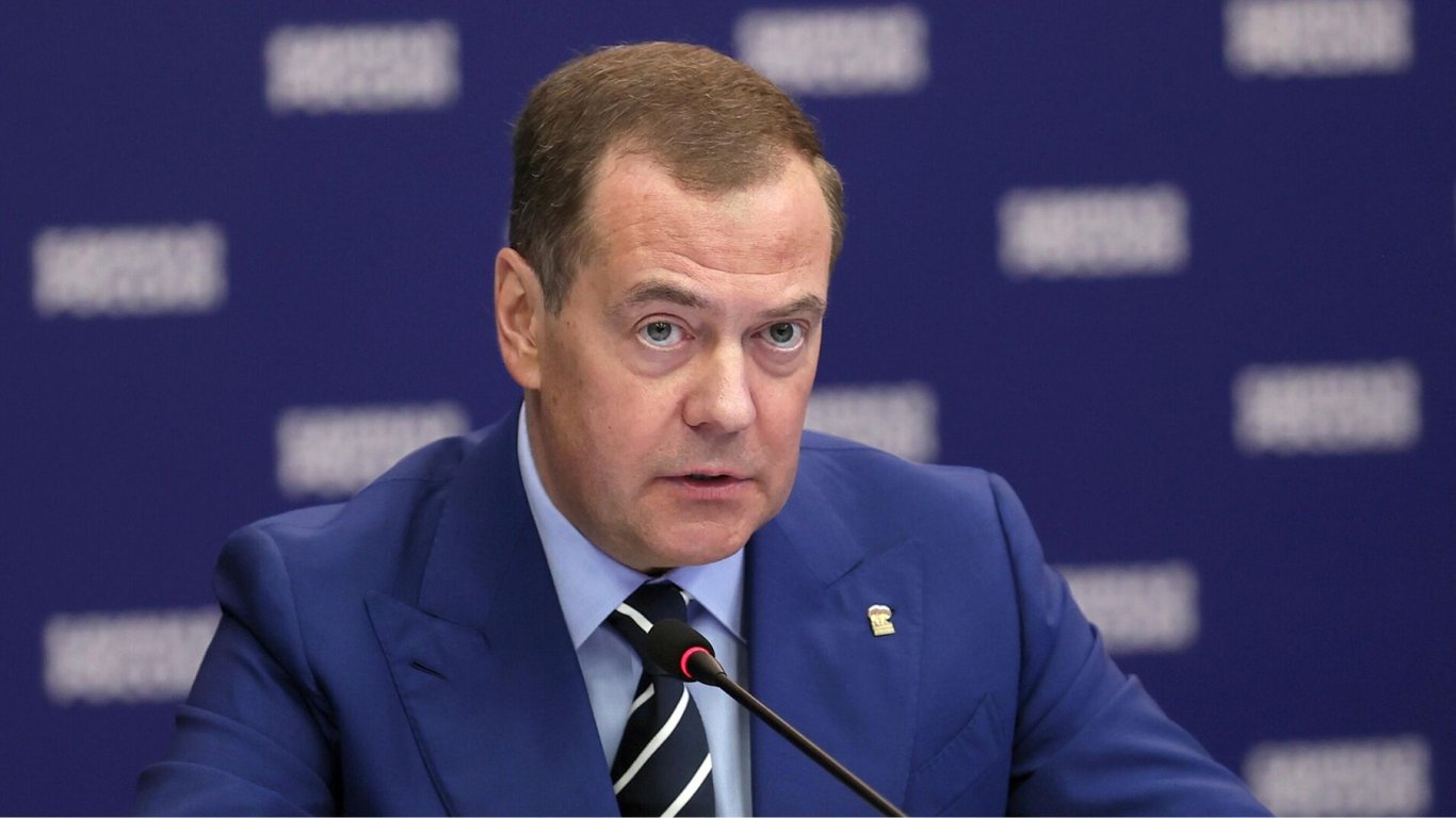 Медведев намекнул на раздел Украины по корейскому сценарию