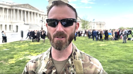 Колишній піхотинець США, а нині доброволець у ЗСУ, приїхав до Вашингтона вимагати допомоги Україні - 290x166