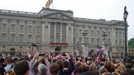 Кто выйдет с Чарльзом III на балкон Букингемского дворца после коронации - 285x160