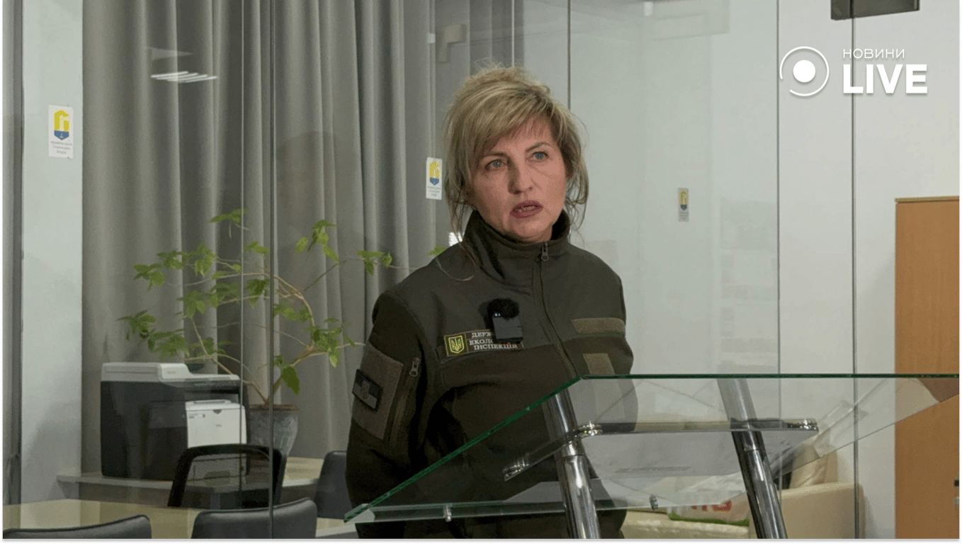 Чорне море в Одесі забруднене олією