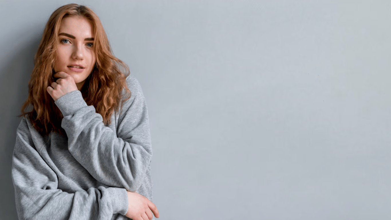 Серый джемпер в тренде — модная основа для любого гардероба