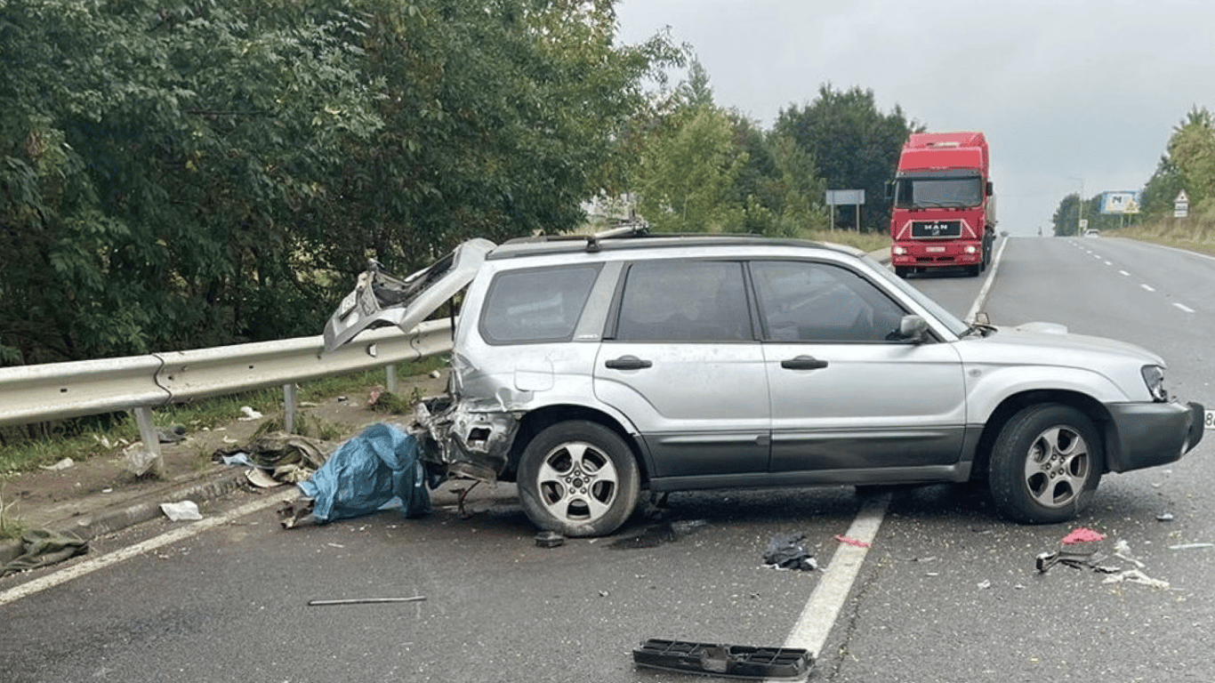 У Львівському районі зіткнулися два автомобілі — водій загинув на місці