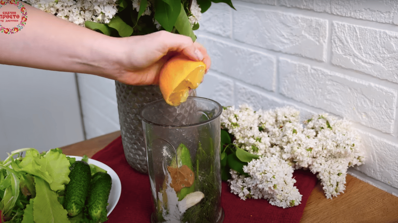 простий рецепт салата з куркою та авокадо