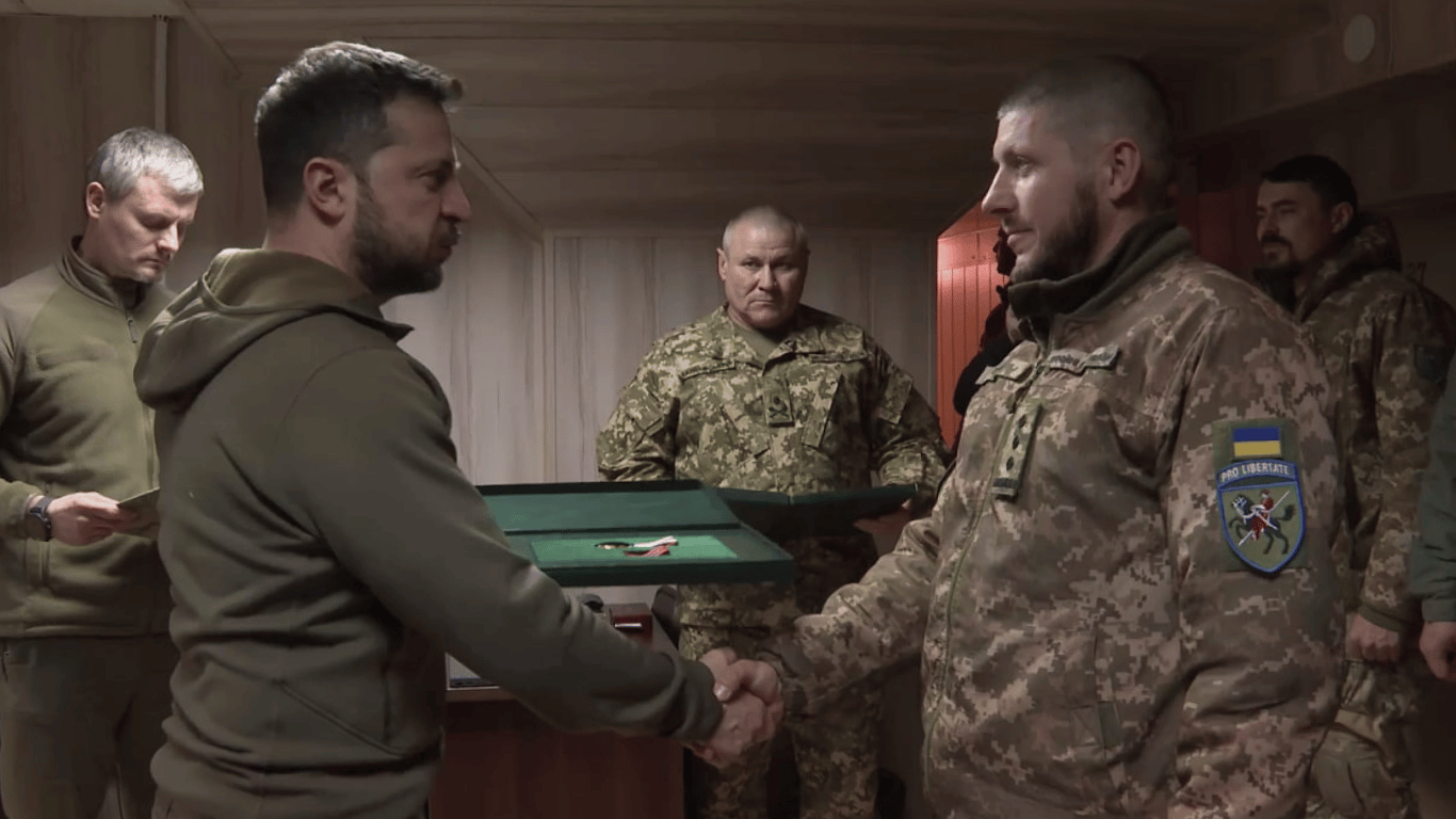 В Запорожье Зеленский отметил украинских военных