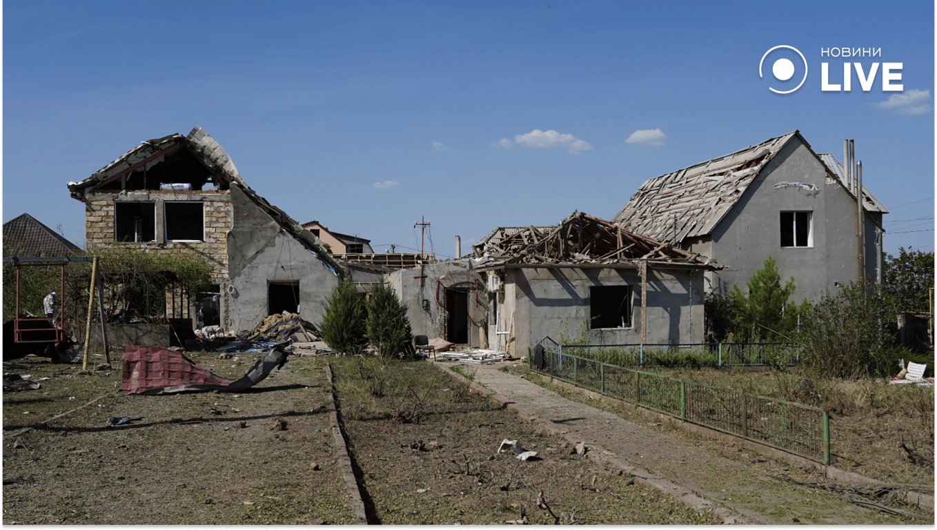 Розбиті будинки у селищі Усатове. Фото: Новини.LIVE/ Юлія Браславська 