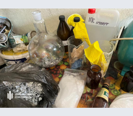 Обшуки у нарколабораторії