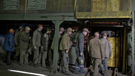 Шахты в Донецкой области обесточены — 148 горняков застряли - 285x160