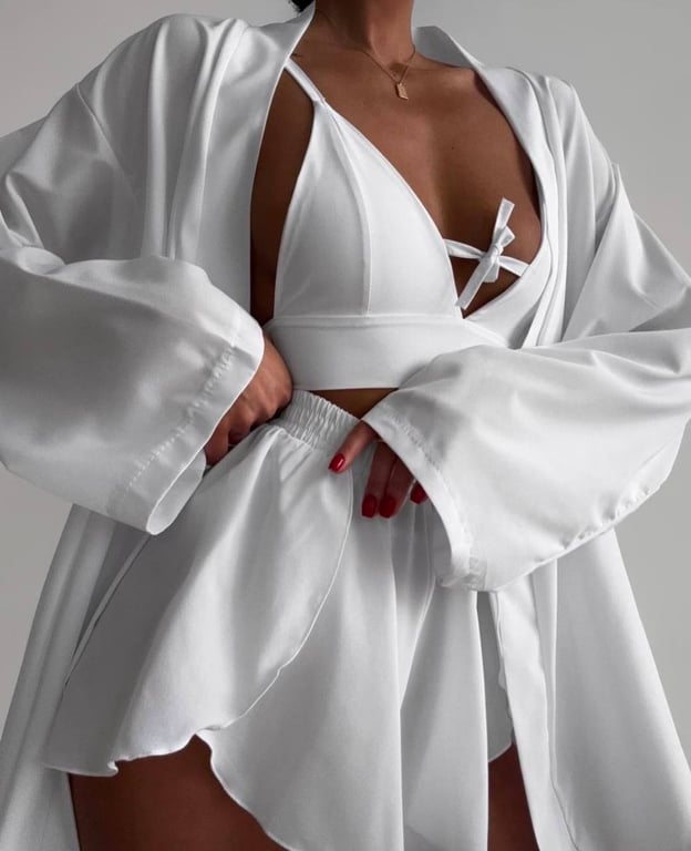 Піжама з легких тканин має дуже привабливий вигляд