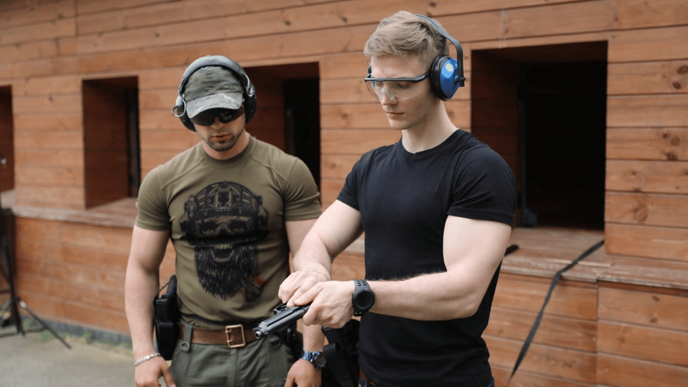 Експерт: в Україні немає системи перевірки для отримання зброї