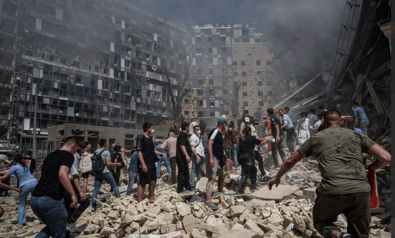 Зруйнована дитяча лікарня в Києві 8 липня