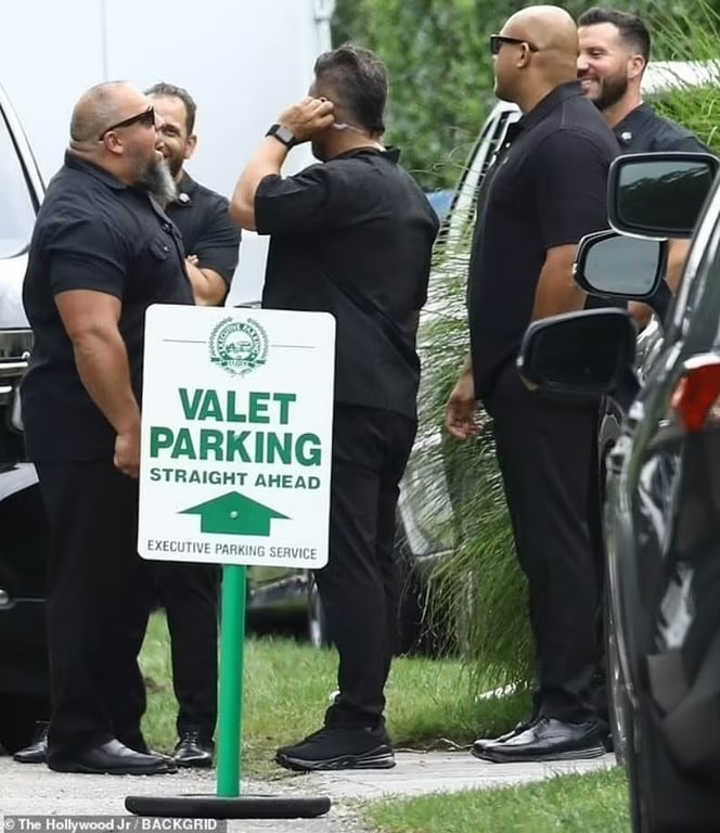 Джей Ло готується святкувати день народження одна