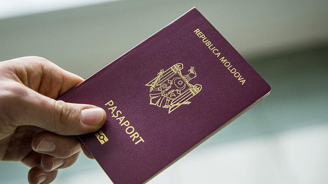 Власти не успевают обрабатывать заявки — жители РФ массово получают паспорта Молдовы