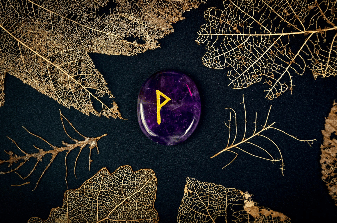 Финансовый рунический гороскоп для каждого знака Зодиака на сентябрь 2025 — Весы