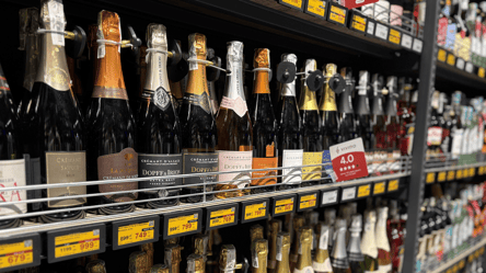 Цены на алкоголь в праздничный период — какие напитки подорожают - 285x160