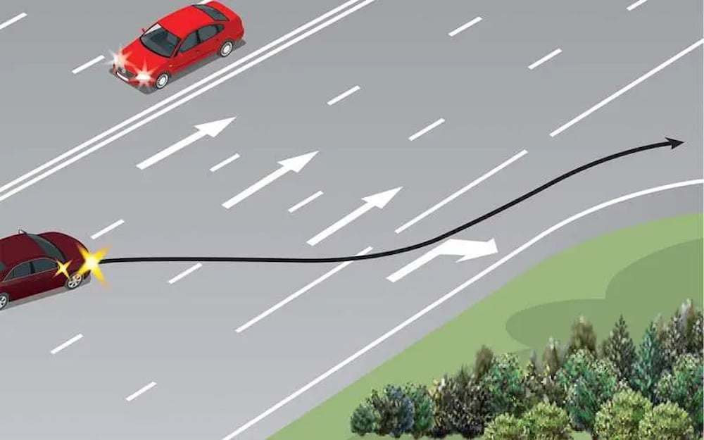 Может ли водитель повернуть направо, пересек по диагонали несколько полос?