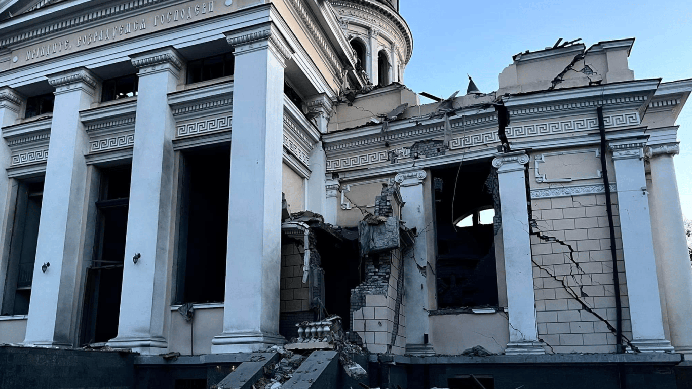 В УПЦ відреагували на обстріли Одеси та показали руйнування собору