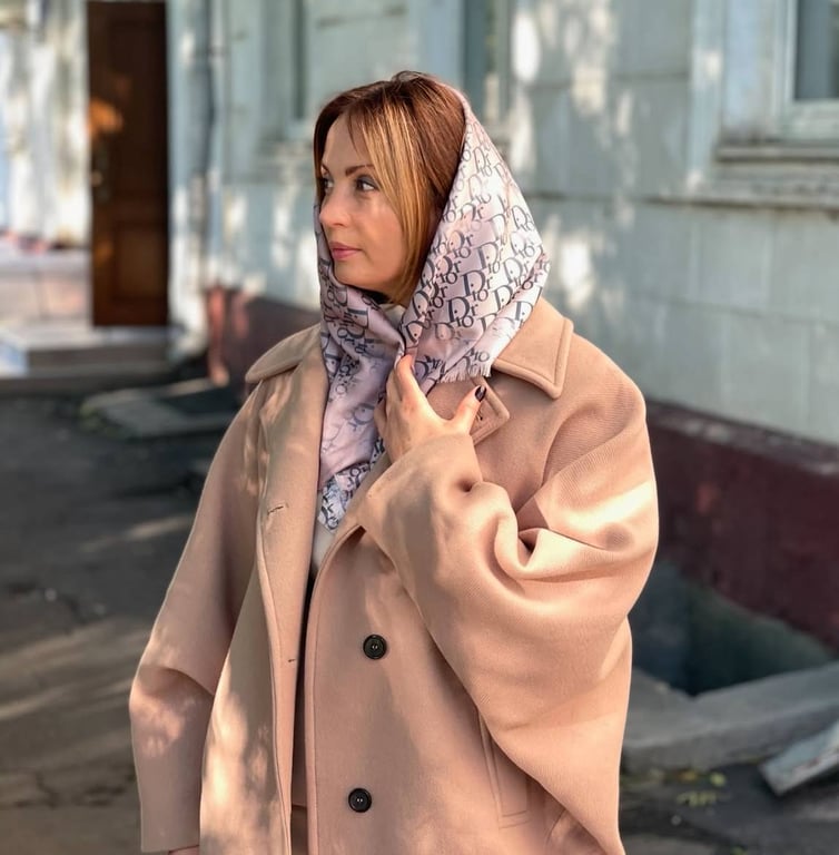 Wool scarves will fit perfectly into your fall wardrobe.