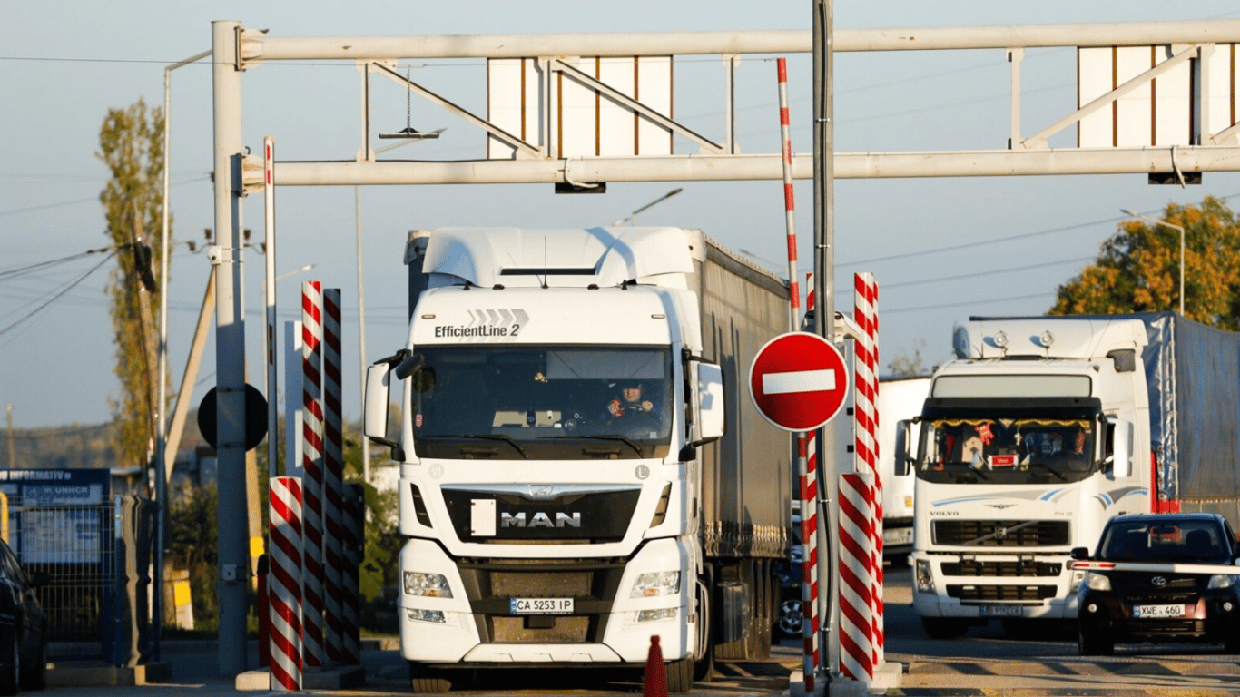 В ГПСУ предупредили об усложнении движения для грузовиков на границе с Польшей — что произошло