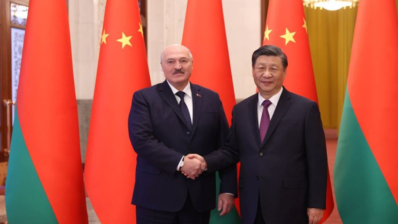 Лукашенко у Китаї: Сі Цзіньпін на зустрічі розповів про позицію Китаю щодо війни в Україні