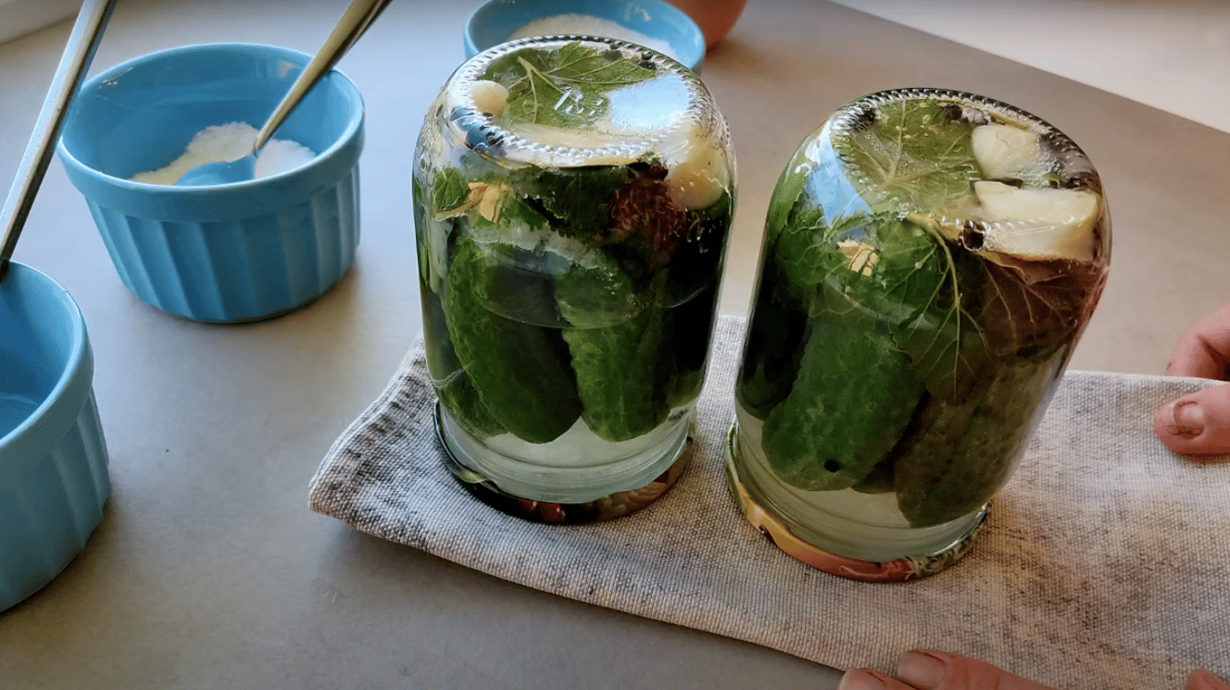 смачний рецепт маринованих огірків на зиму