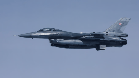 Польша поднимала в небо боевые самолеты из-за российских ракет в Украине - 285x160