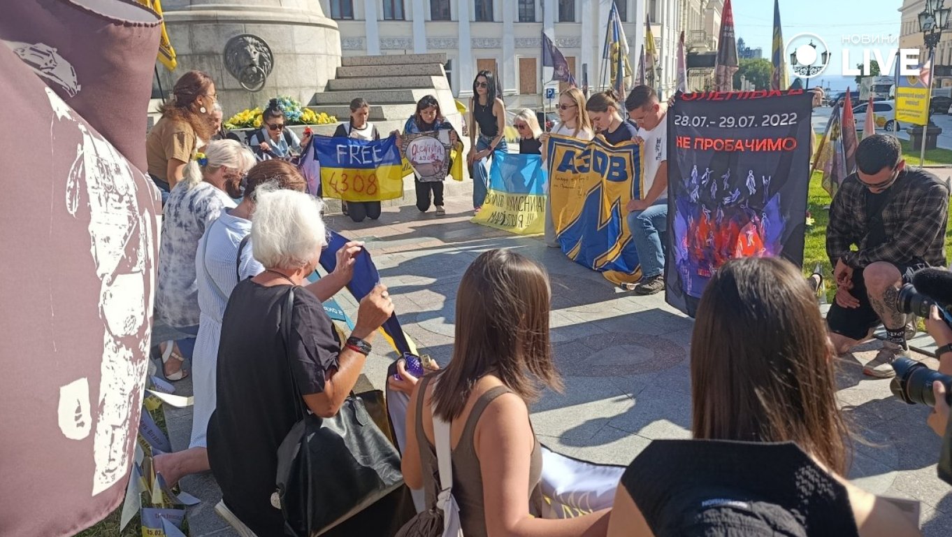 Хвилина мовчання за загиблими в полоні