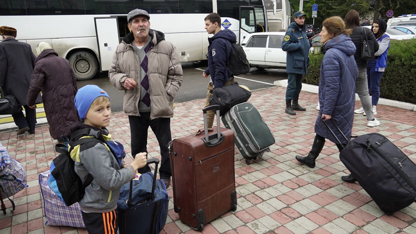 На Львовщину прибыли первые эвакуированные жители Херсона