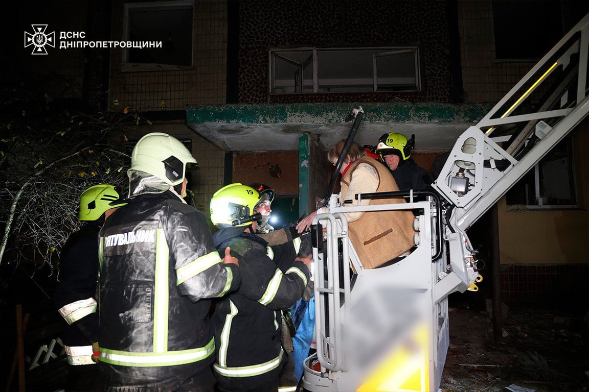 У Дніпрі дрон влучив у будинок, постраждали люди 8 листопада